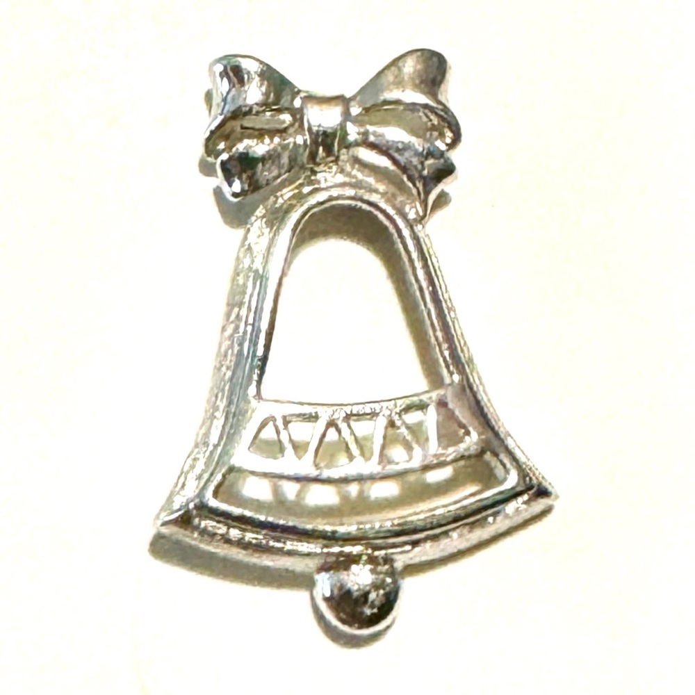 5/$25 Vintage Avon Silver Bell Brooch